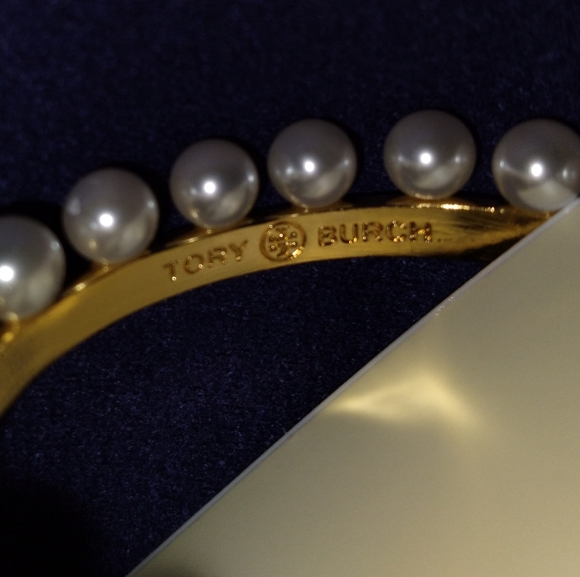 Pearl Fringe - Tory Burch Gold White Hoop Earrings💛 - Picture 8 of 12